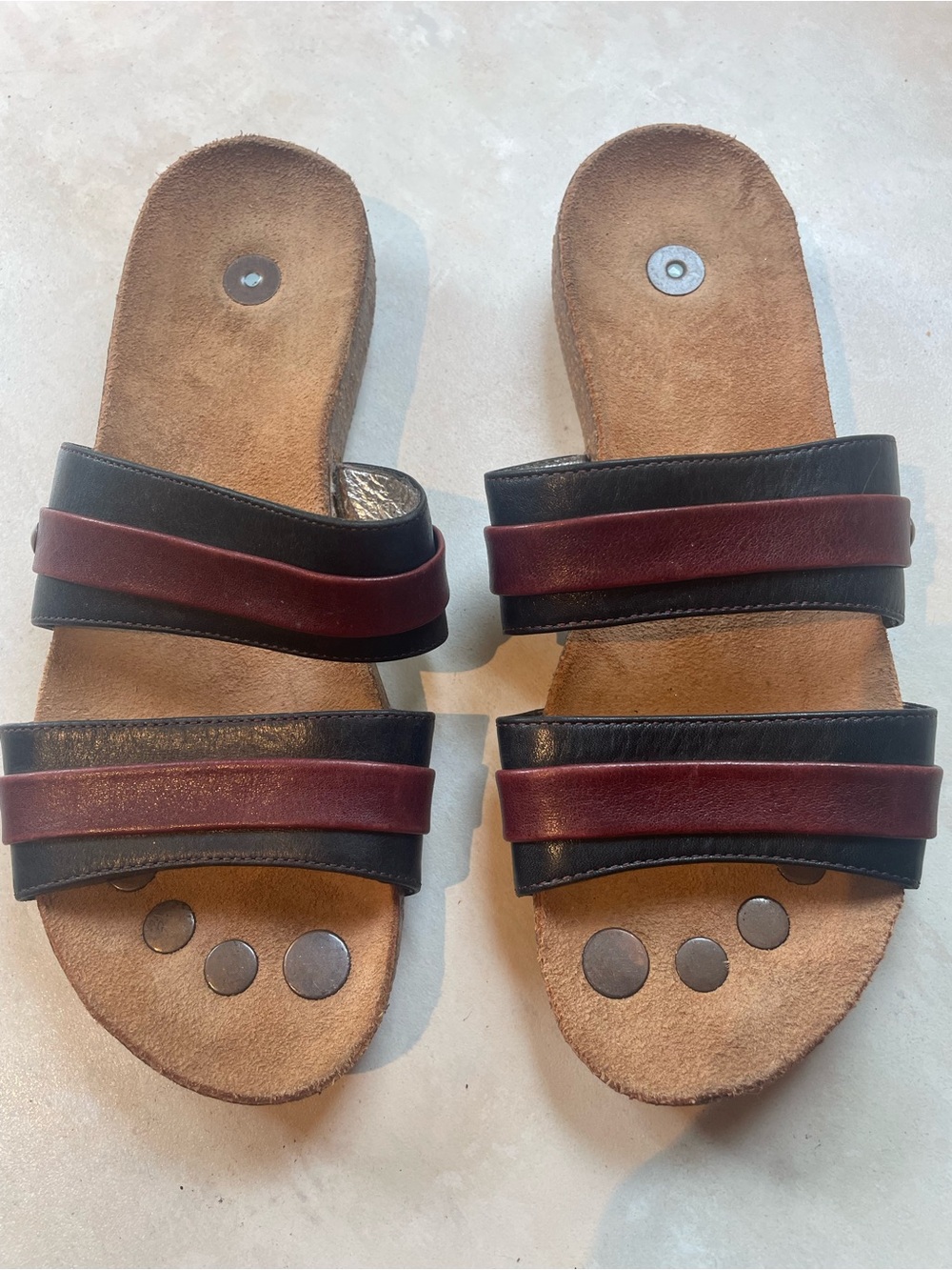 Juil Copper Stud Black And Red Leather Thong Flip Flop Sandal Women's Size 7